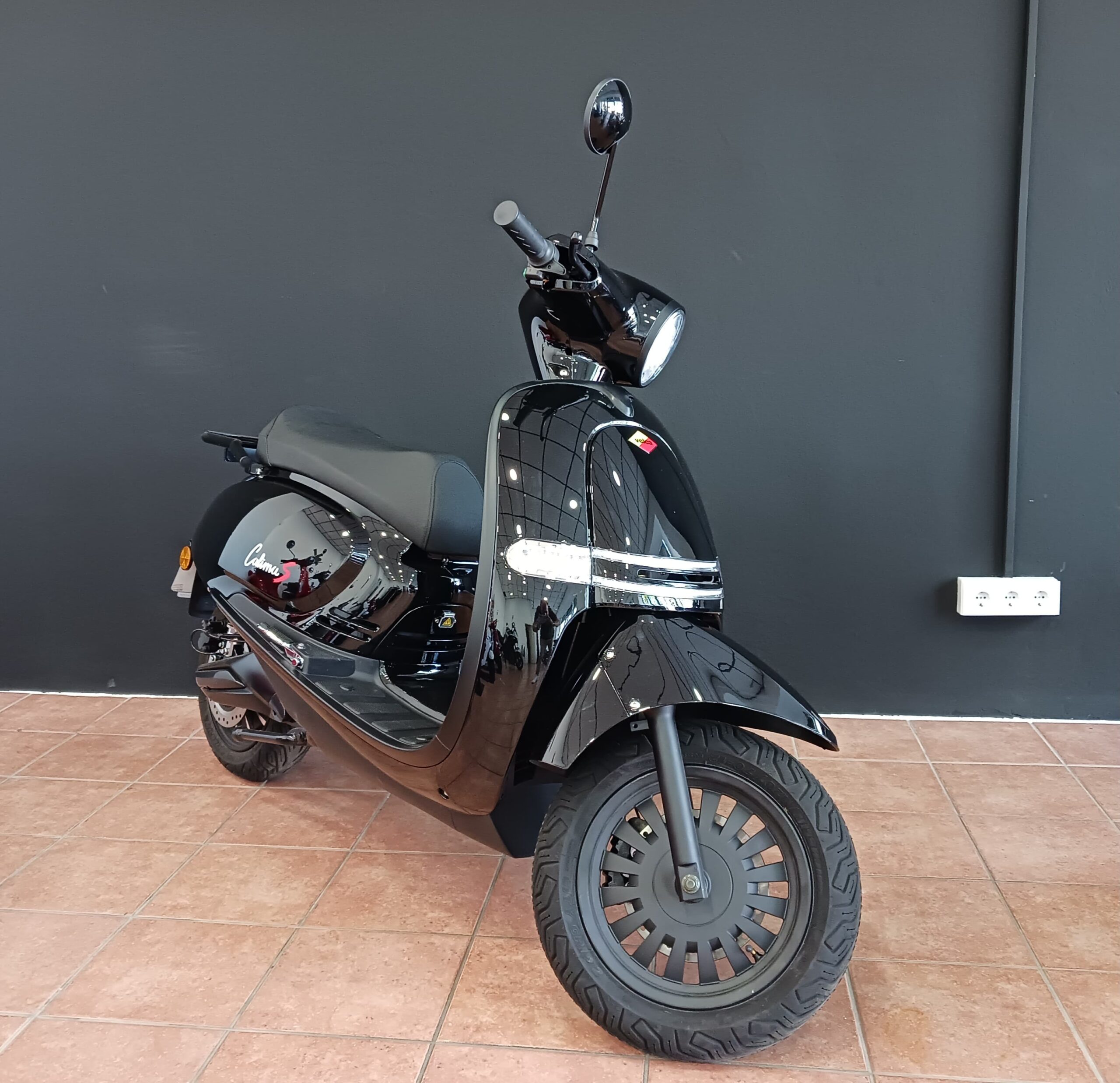 Velca Calima S Motocicletas 125-E moto electrica bateria Velca Calima S moto electrica ciclomotor bateria NQi UQi MQi MQi+ pusa puma niu ecomobility green world nuuk silence